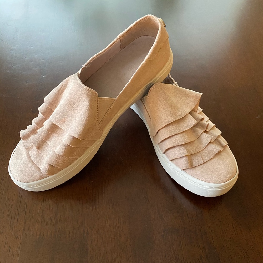 Liz Claiborne pink ruffly suede like tennis shoes size 7.5